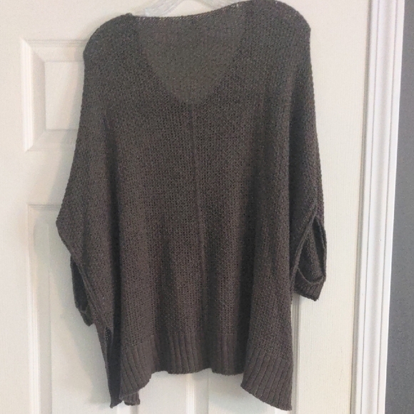 EUC✨ WISHLIST green open-knit oversized M/L v-neck sweater - Picture 12 of 16